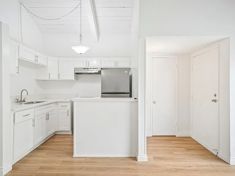 Sherman Garden Apts.. Gorgeous Newly Remodeled Apartments!! CALL NOW! — Photo 41
