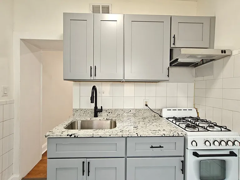 2406 E Harold St #2 — Photo 4