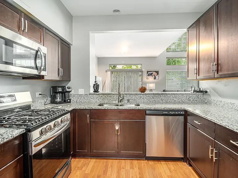 956 Mesa Dr — Photo 5