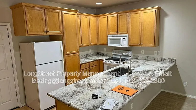 3 bed, 2.5 bath, 1434 sqft, $2,595 — Photo 4