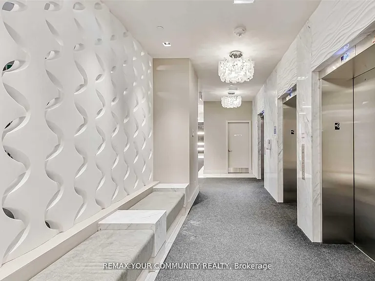 9618 Yonge St #210 — Photo 5