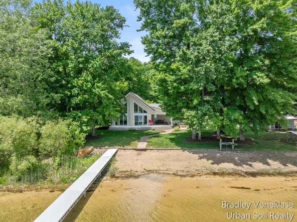 12464 S Sand Beach Dr, Grant, MI 49327