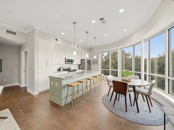 300 Saint Joseph Pkwy APT 302, Houston, TX 77002