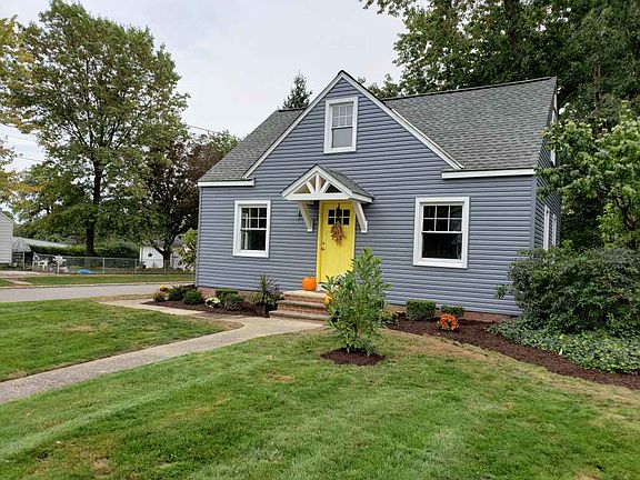 2nd image of 1291 Iroquois Ave