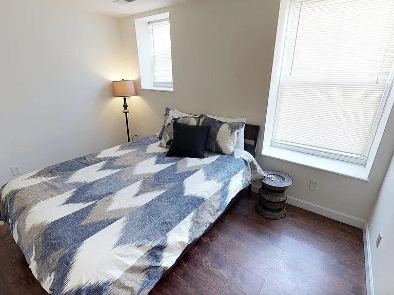5390 Pershing Ave #305 — Photo 12
