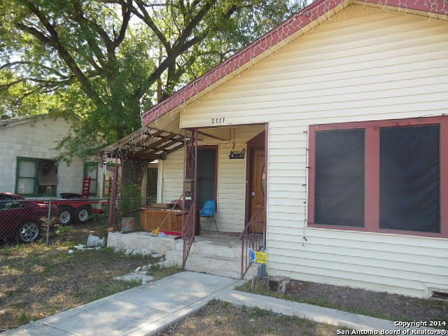 1st image of 2111 Pasadena St