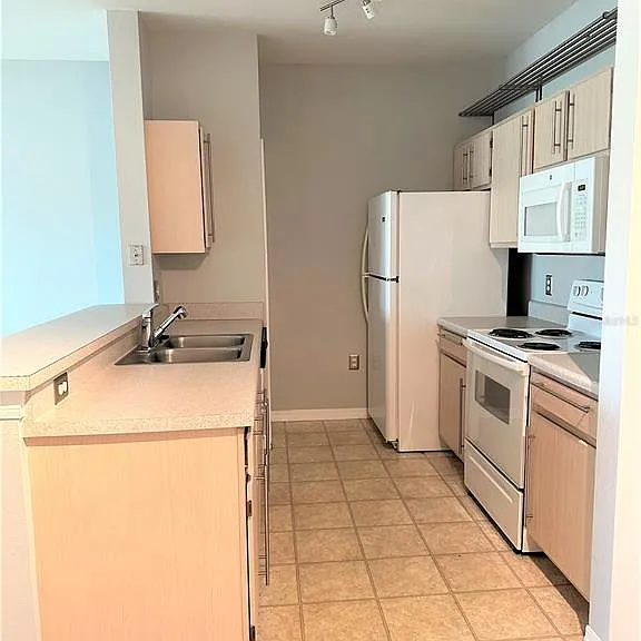 5475 Vineland Rd #8304 — Photo 13