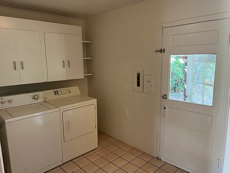 1007 E 49th St — Photo 11