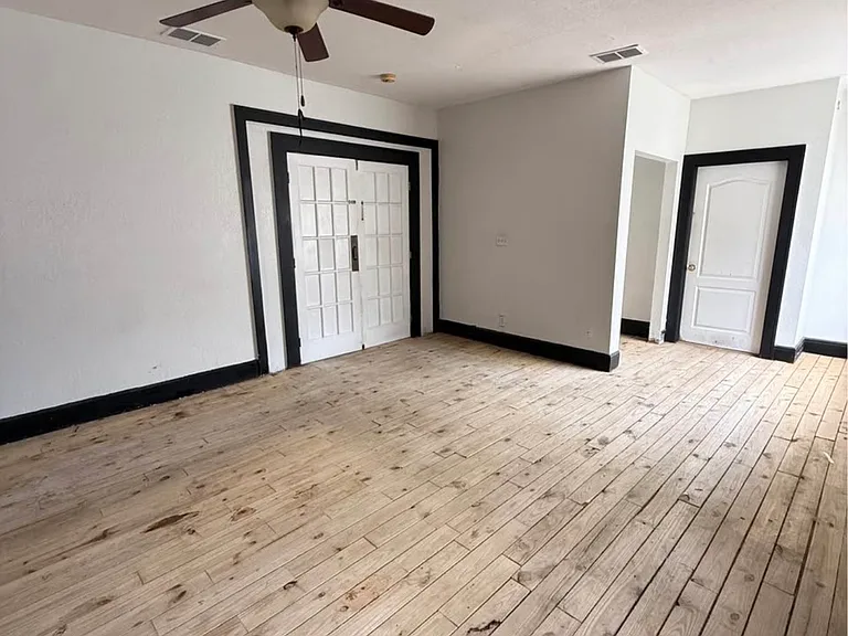 375 W Bay Ave — Photo 10