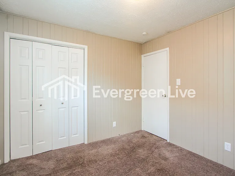 1505 N Webster Ave — Photo 6