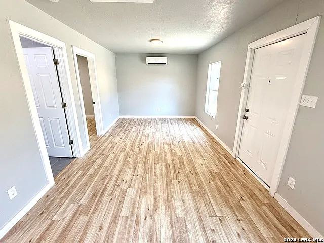 2 bed, 1.0 bath, 565 sqft, $1,099 — Photo 2