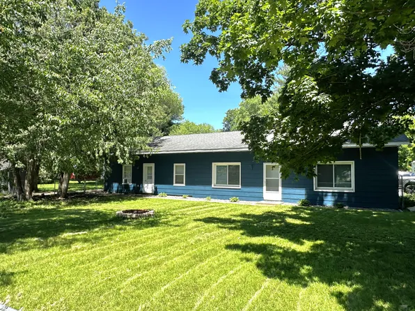 1402 1st St APT E, Princeton, MN 55371