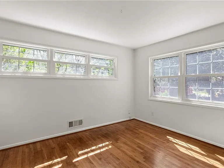 2866 Highland Dr SE — Photo 21