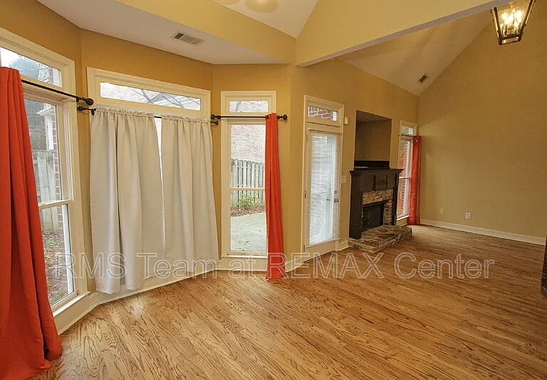 1360 Eastgate Ct SE — Photo 12
