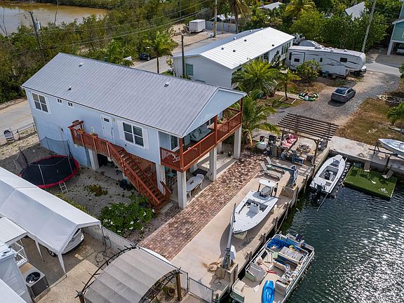2nd image of 25 Puerta Dr