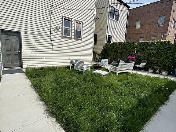 4th image of 2432 N Rockwell St