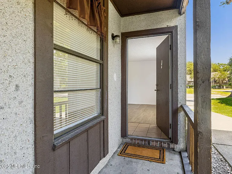 Bentwood Ln — Photo 4