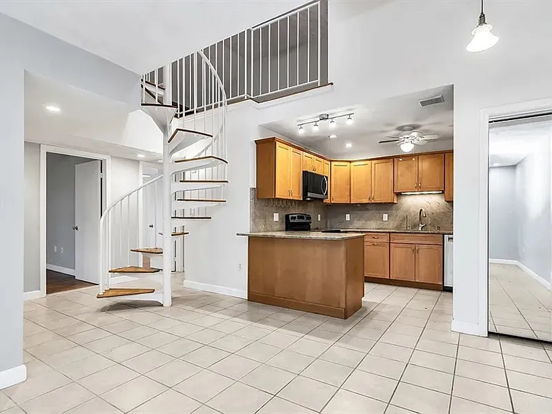 2 bed, 2.0 bath, 1088 sqft, $1,997 — Photo 3