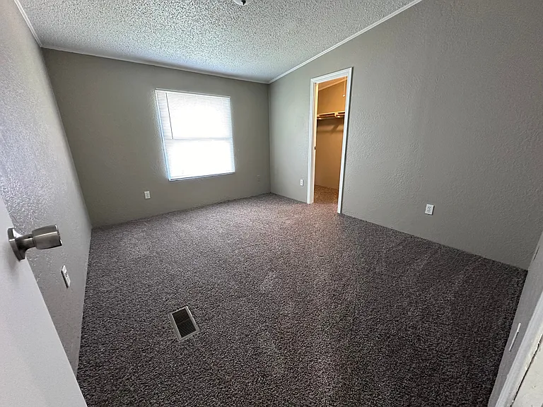 Lexington Crossing — Photo 59