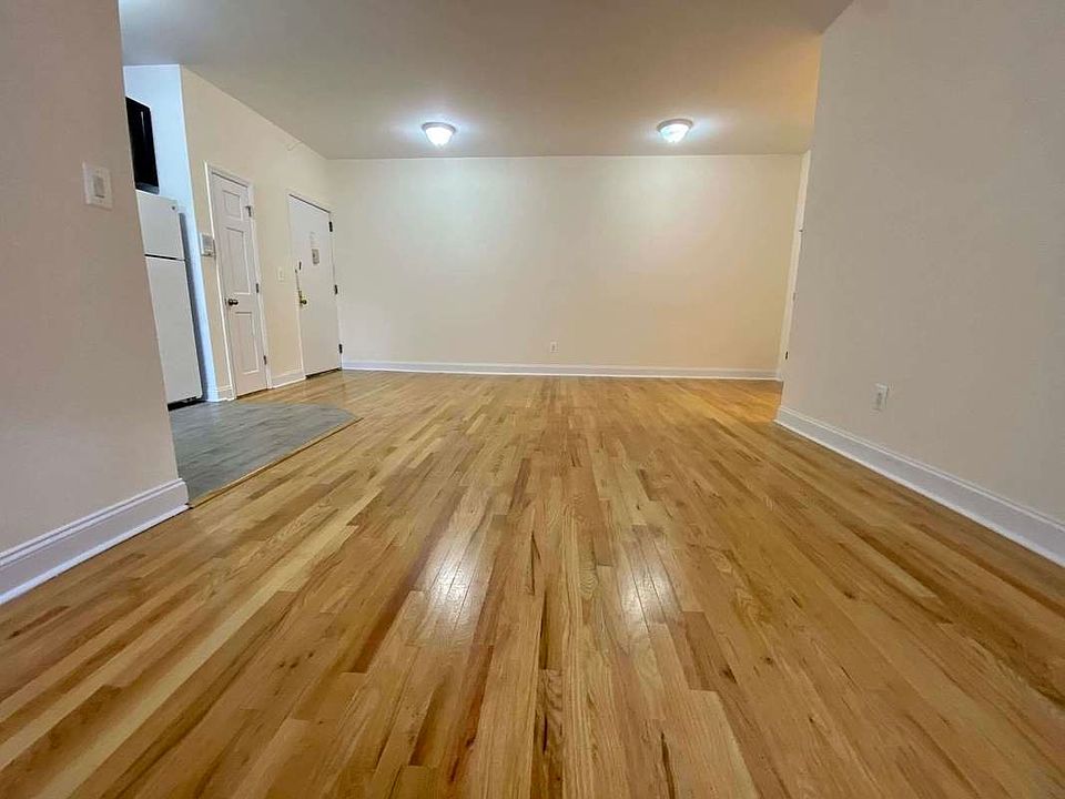 1st image of 552 W 185th St #15