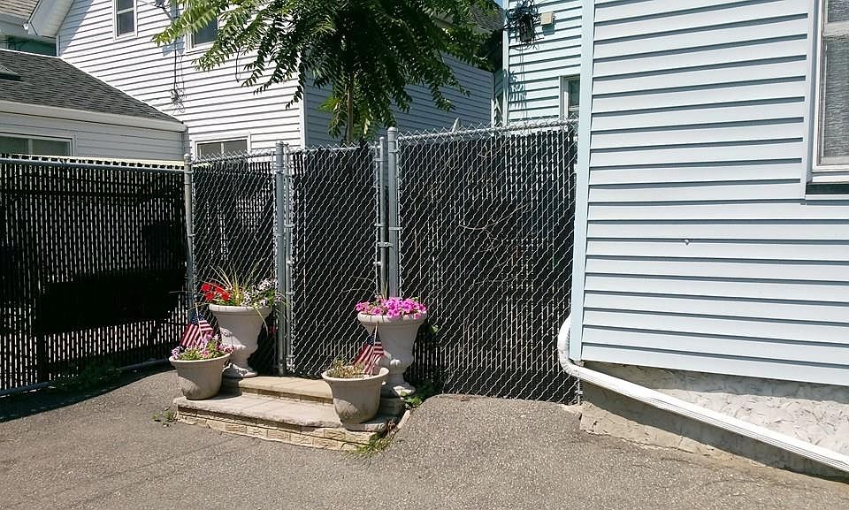 2nd image of 597 Saratoga St