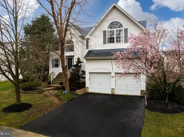 35 Fairmont Dr, Columbus, NJ 08022