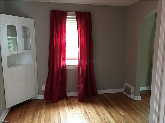4th image of 1564 Longwood Dr