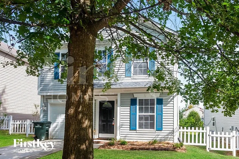 3 bed, 2.5 bath, 2115 sqft, $2,405 — Photo 3