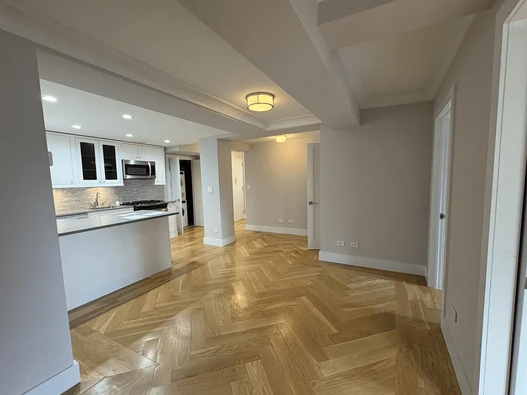 752 W End Ave #14H — Photo 5