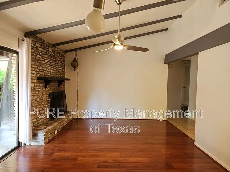 3000 Lakeside Dr — Photo 3