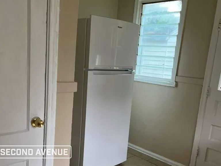 2753 Burns Ave — Photo 4
