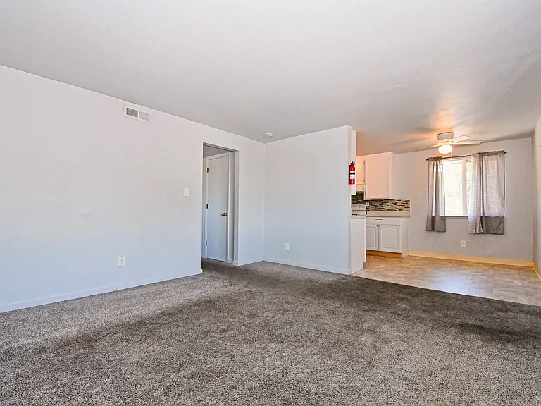 1513 N Edmonds Dr #D — Photo 4