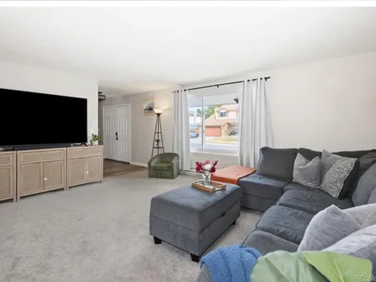7229 S Iris Ct — Photo 2