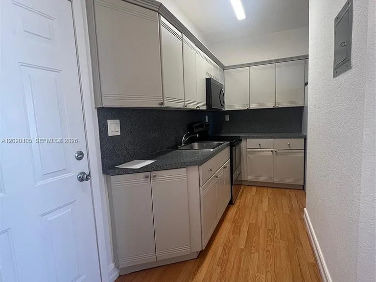 820 Euclid Ave #303 — Photo 3