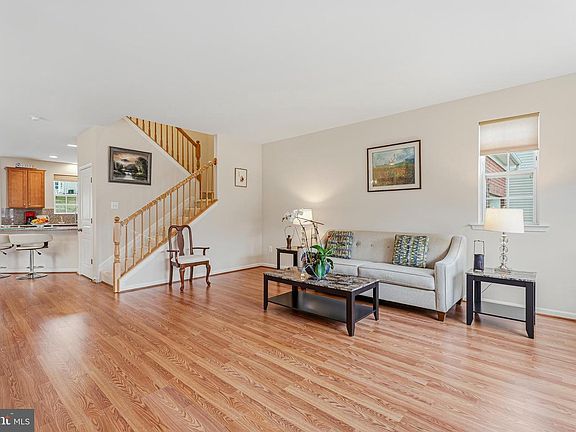 4th image of 8876 Paddock Ln