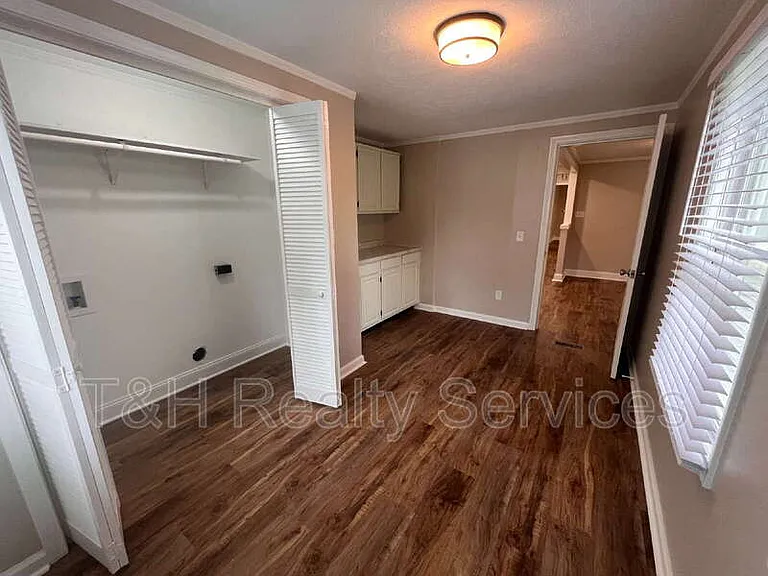 708 N Independence St — Photo 29