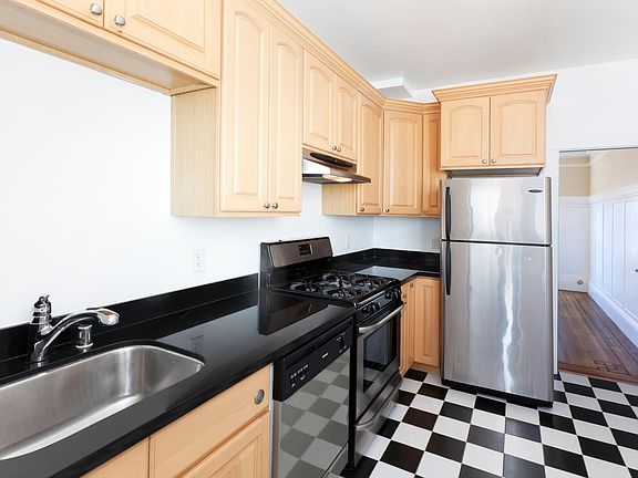 4th image of 1651 Larkin St APT 8