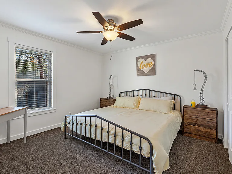 2108 E Lakeside Ave — Photo 12