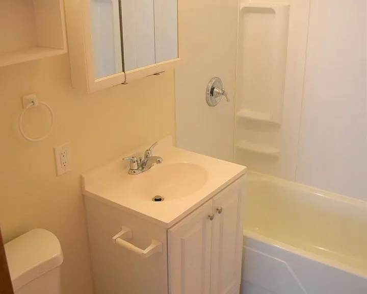 Sanders Apartments — Photo 12