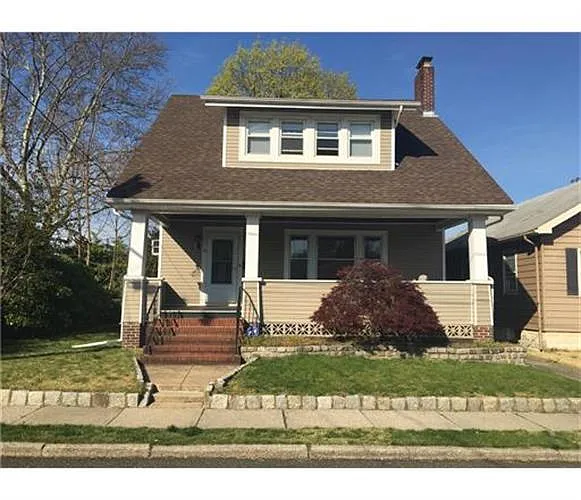 8 Dayton St photo 1
