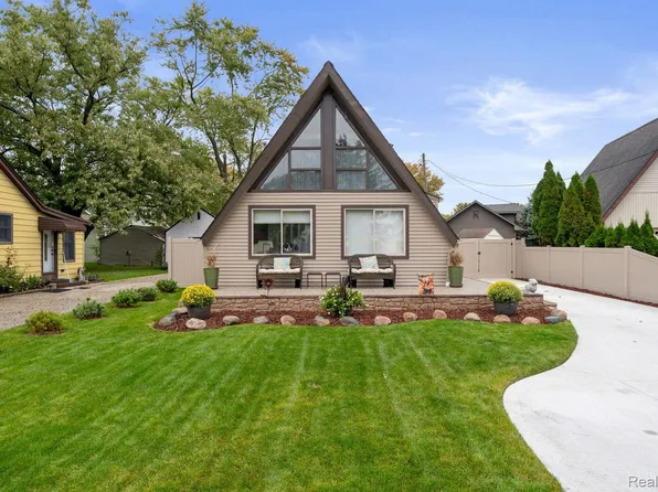 50736 Miner St, New Baltimore, MI 48047