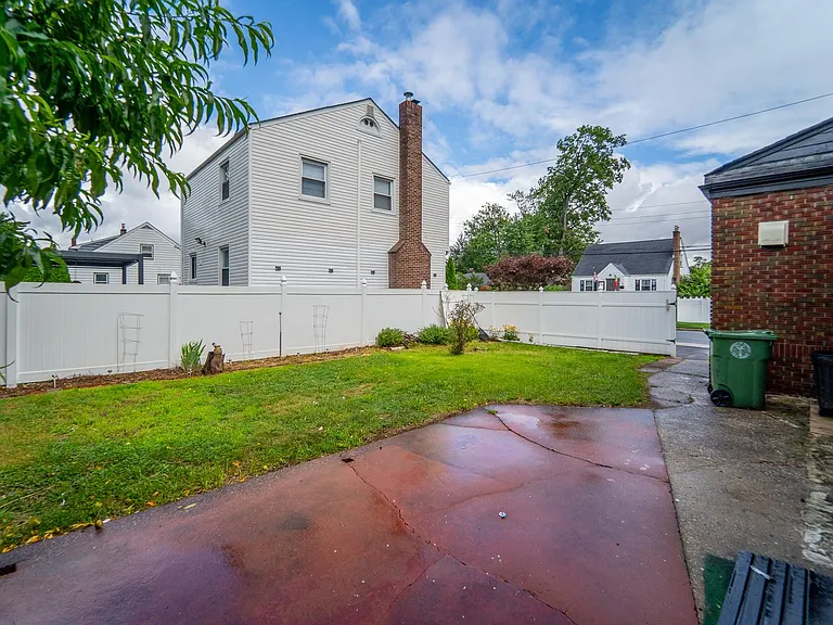 2215 N Wood Ave — Photo 35