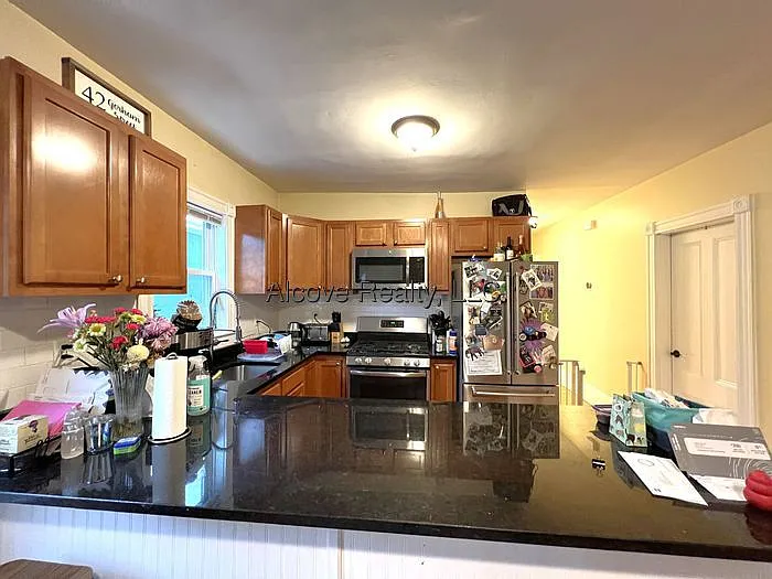 4 bed, 2.0 bath, $5,250 — Photo 1