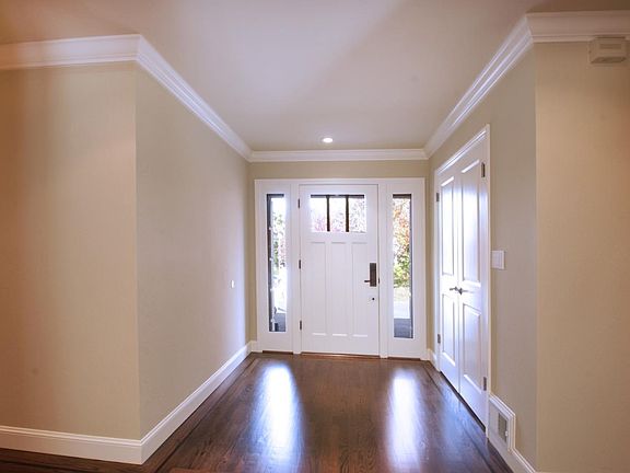 2nd image of 705 Jacaranda Cir
