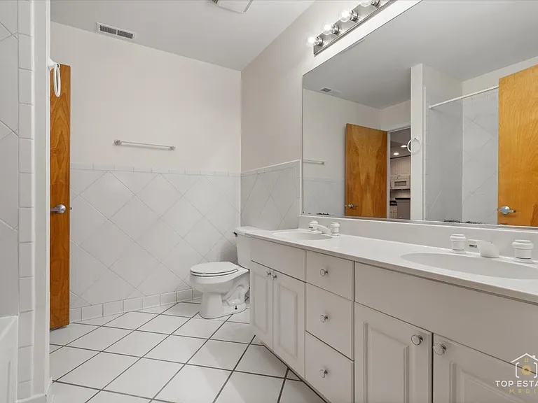 1812 S Dearborn St #10 — Photo 20