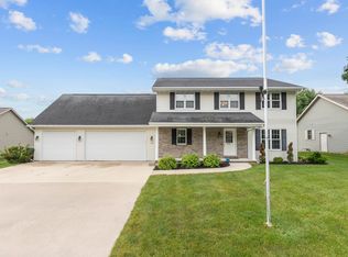 5729 Cedar Crest Ct, Appleton, WI 54914