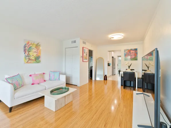 32 Abbey Lane #205, Delray Beach, FL 33446