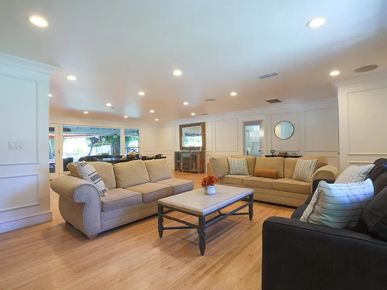 8318 Calmosa Ave — Photo 2