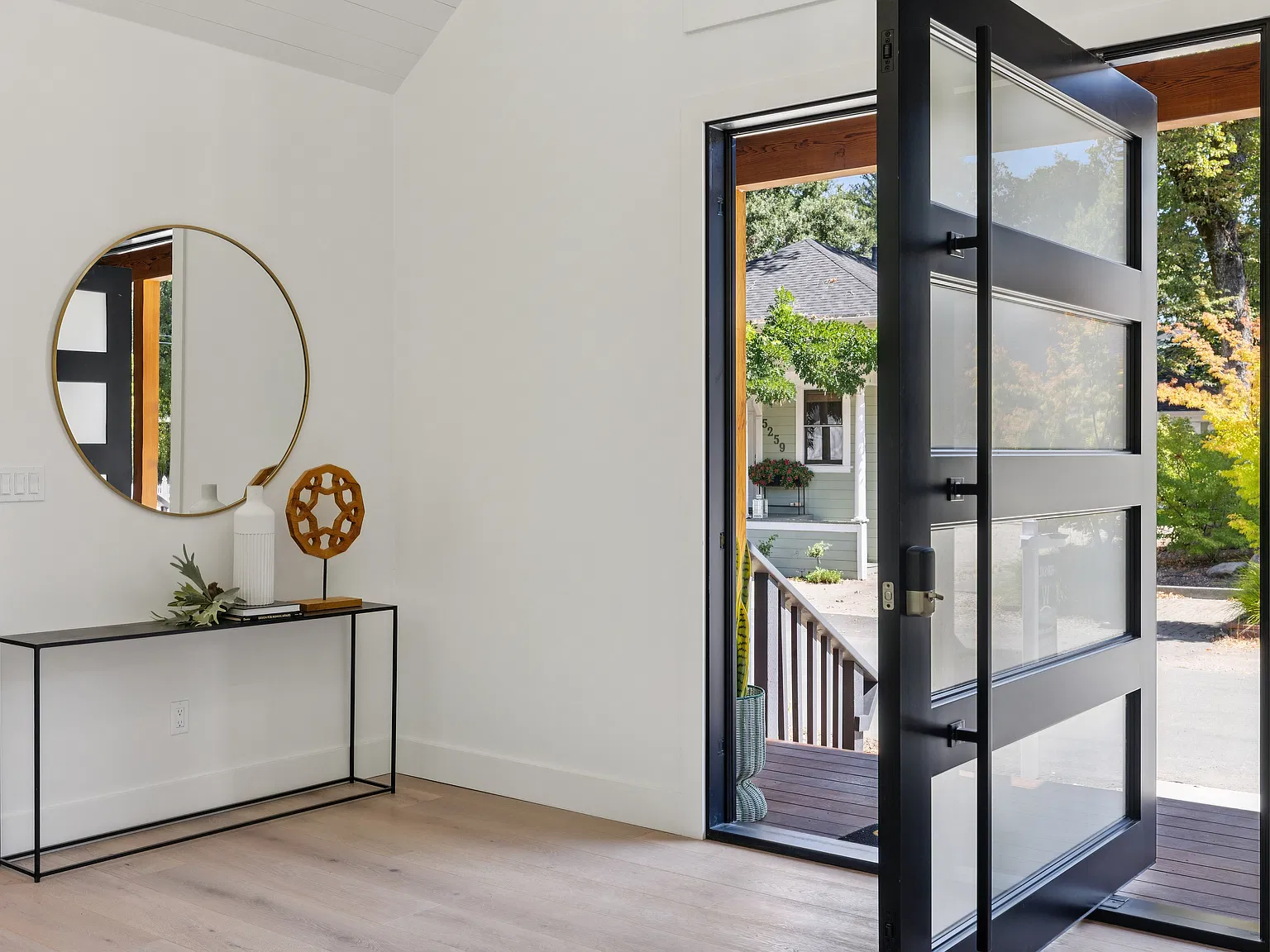 2 bed, 2.5 bath, 1415 sqft, $5,500 — Photo 3