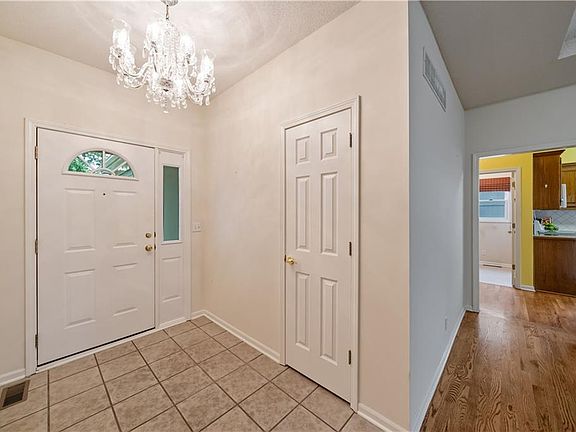 5th image of 18404 Ash St